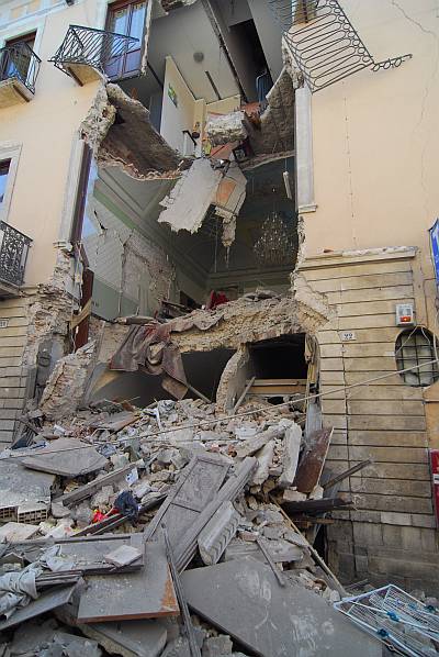 Ein edles Haus in L’Aquila nach dem Erdbeben. Foto: Sandro Mattioli