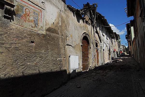 L’Aquila, eine für ihre reichen Kunstschätze berühmte Stadt, ist zerstört. Foto: Sandro Mattioli