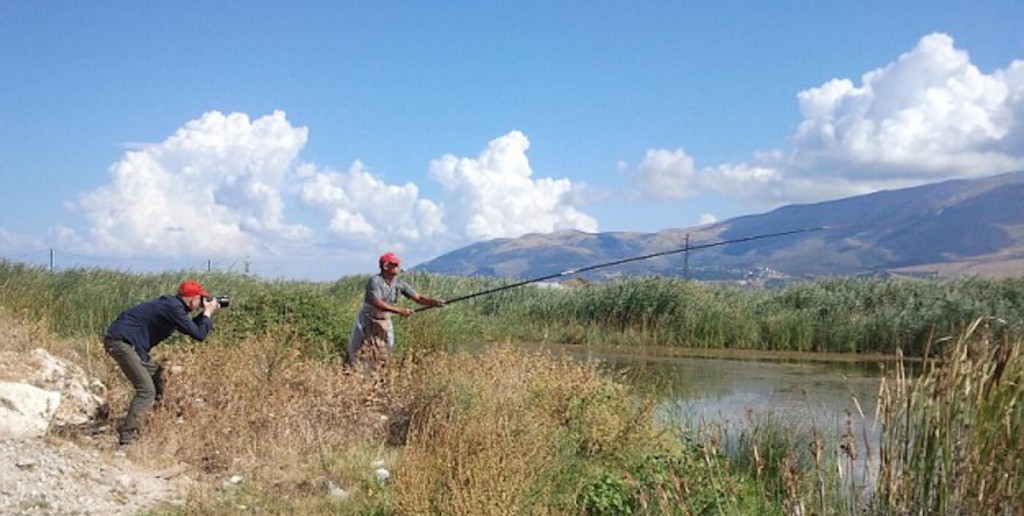Rexhep Arapi, ein Froschfänger in Albanien. Foto: Sandro Mattioli